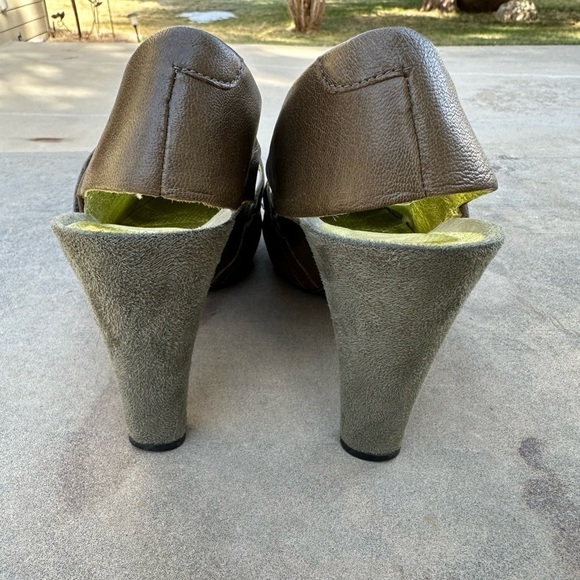 Tsubo Women's Acrea Mary Jane Slingback Pumps Olive Green Leather 9.5 READ - Picture 7 of 13